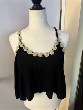 Black Daisy-Trim Crop Tank Top